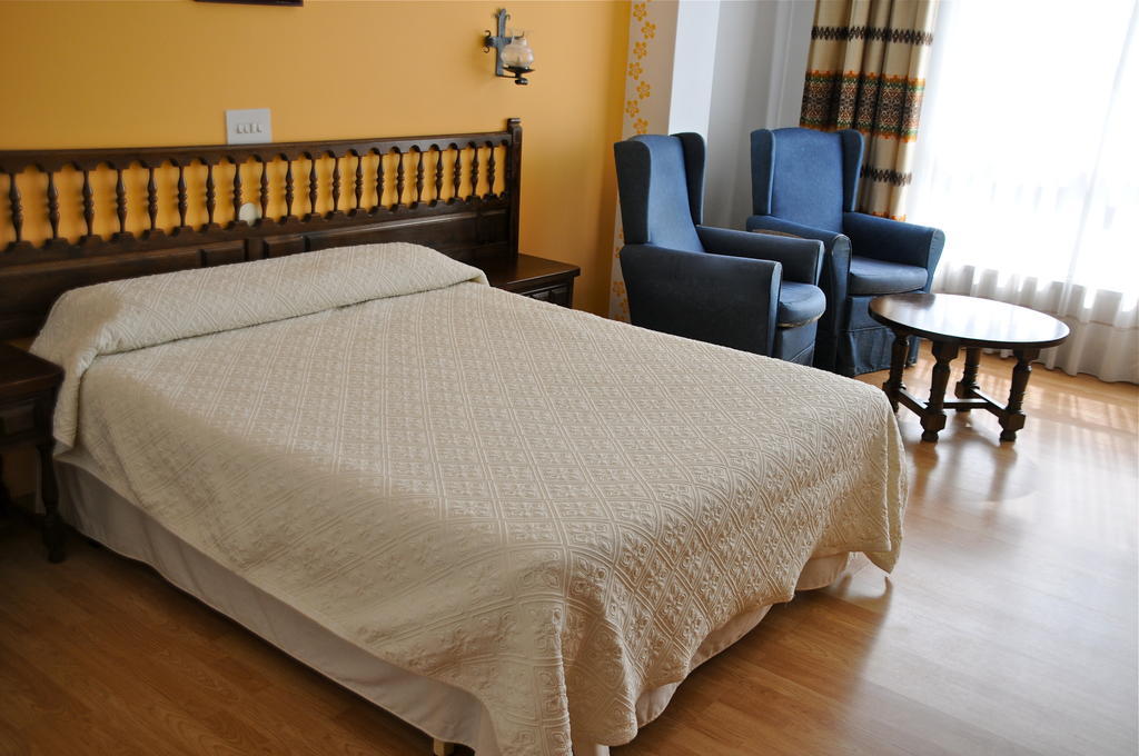Hotel Eumesa Puentedeume Zimmer foto